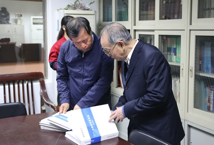 國醫大師、山西中醫學院教授王世民先生到藥都制藥集團參觀考察