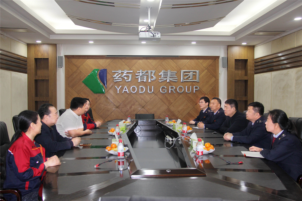 安國市稅務局吳會軍副局長一行來我公司宣貫“減稅降費促發展”，并送來貼心慰問品